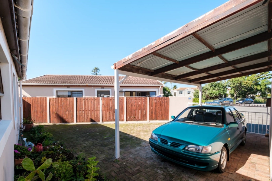 3 Bedroom Property for Sale in Lakeside Western Cape